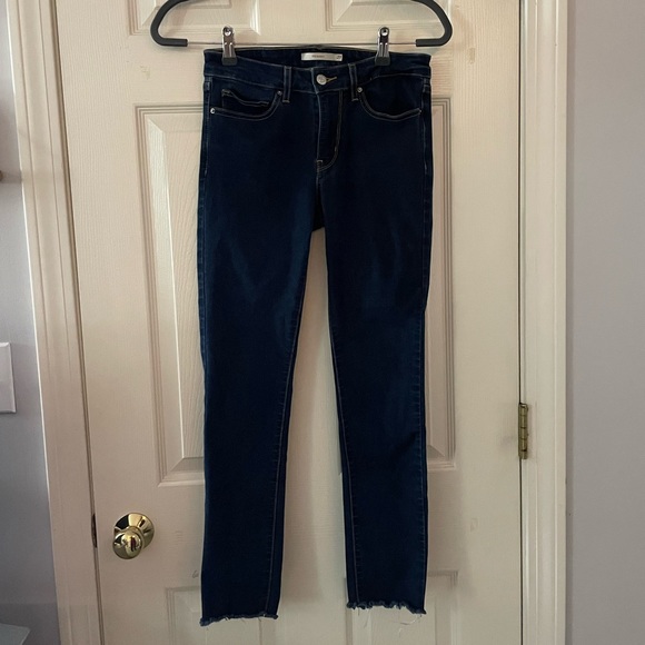Levi 711 skinny jeans